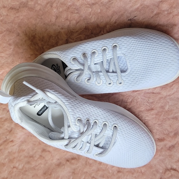 Athletic Works Women's Sneakers - Picture 2 of 8